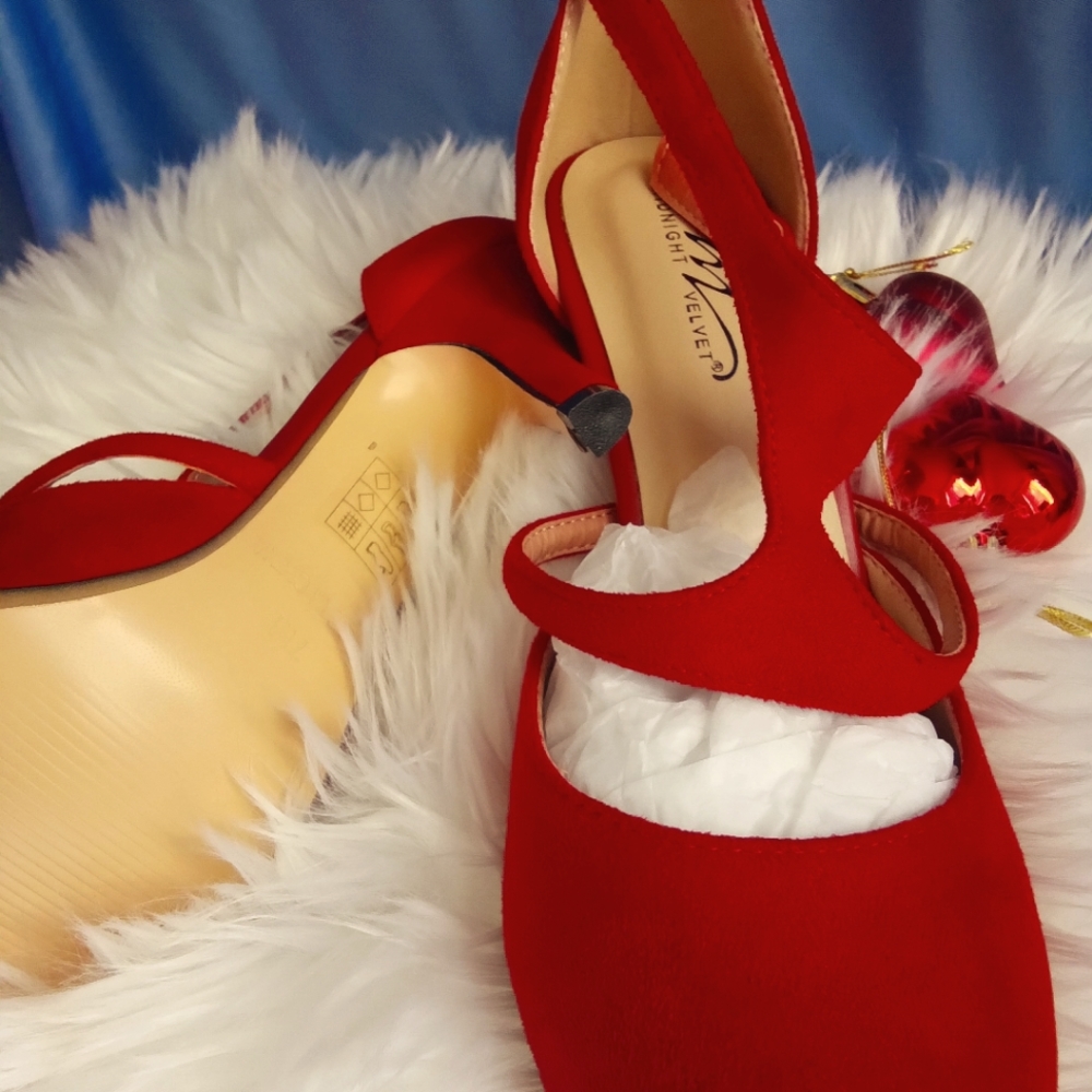 Midnight Velvet Pumps